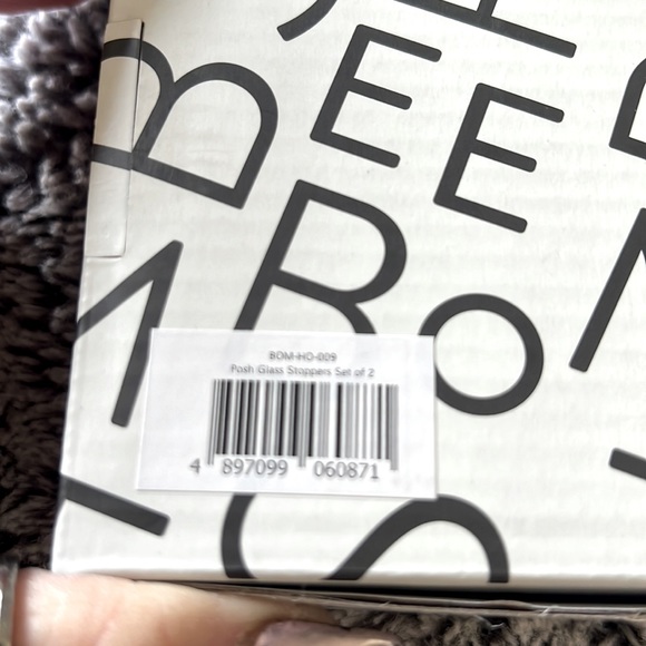 Bomshee Posh Glass Wine Stoppers - Picture 5 of 7